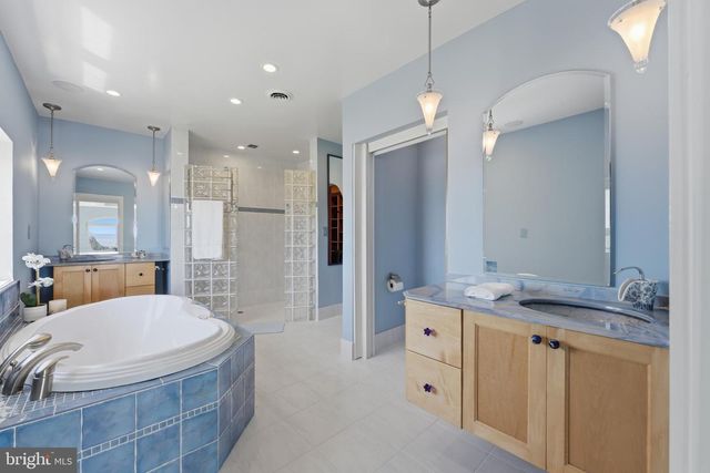 2292 LAKE DR, Pasadena, MD 21122