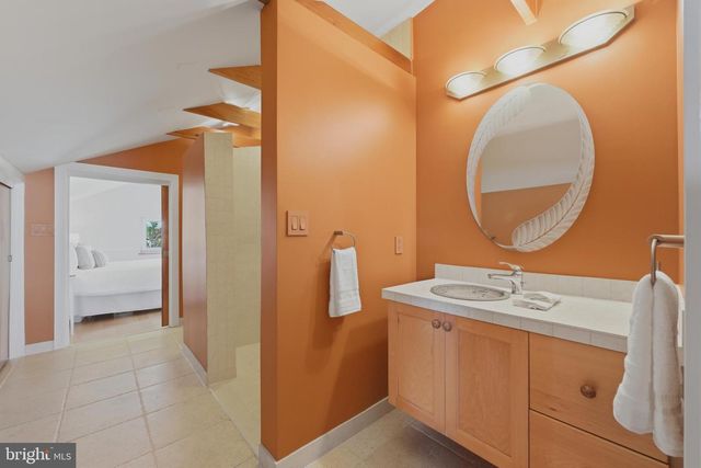 2292 LAKE DR, Pasadena, MD 21122