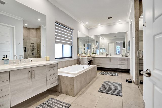 10514 N Lago Vista Circle, Parkland, FL 33076