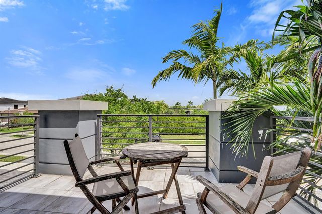 10514 N Lago Vista Circle, Parkland, FL 33076