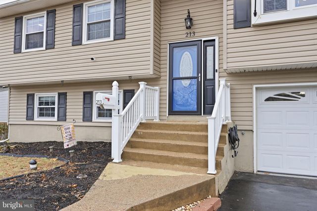 213 WELSFORD RD, Fairless Hills, PA 19030