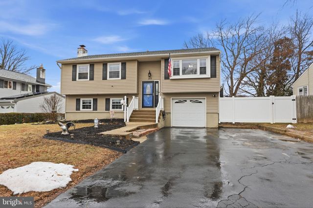 213 WELSFORD RD, Fairless Hills, PA 19030