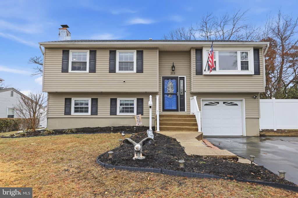 213 WELSFORD RD, Fairless Hills, PA 19030