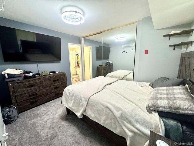 18 Navajo Court 18, Coram, NY 11727