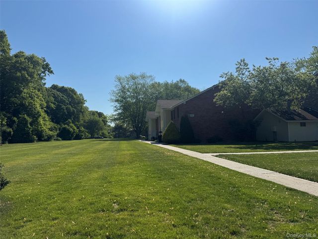18 Navajo Court 18, Coram, NY 11727