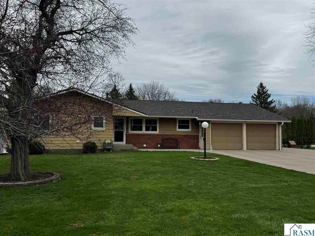 114 Capri Drive, Mankato, MN 56001