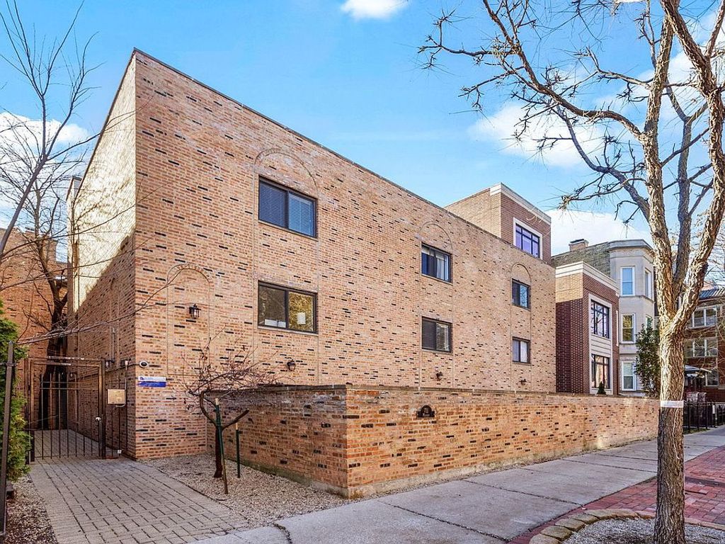 663 W MELROSE Street B, Chicago, IL 60657