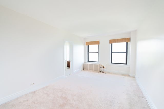 5300 S Shore Drive 111, Chicago, IL 60615