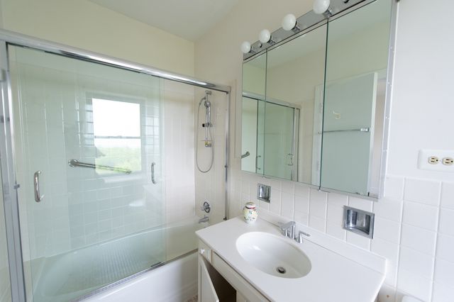 5300 S Shore Drive 111, Chicago, IL 60615