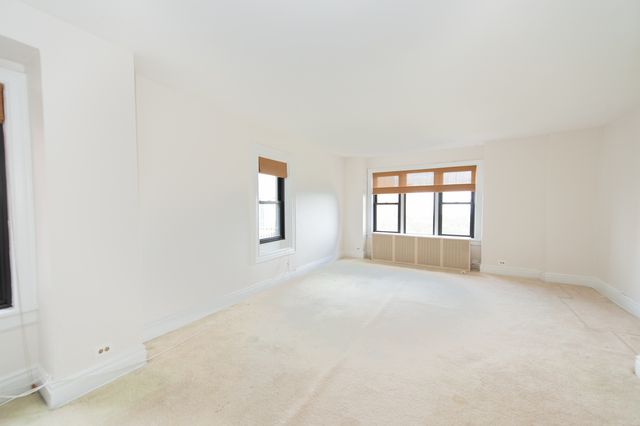 5300 S Shore Drive 111, Chicago, IL 60615
