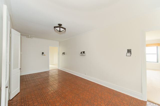 5300 S Shore Drive 111, Chicago, IL 60615