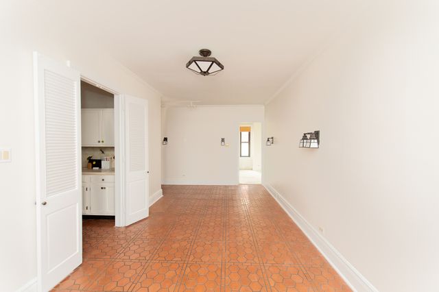 5300 S Shore Drive 111, Chicago, IL 60615