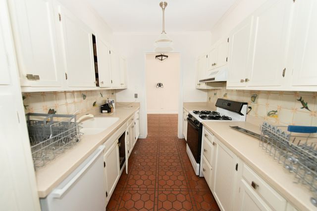 5300 S Shore Drive 111, Chicago, IL 60615