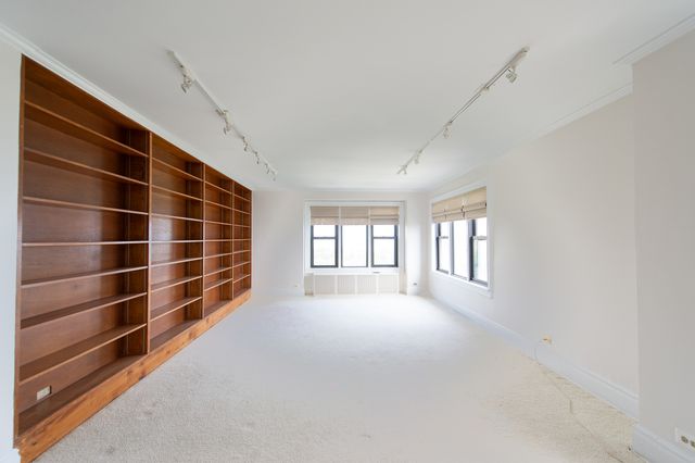 5300 S Shore Drive 111, Chicago, IL 60615