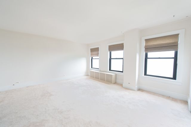 5300 S Shore Drive 111, Chicago, IL 60615