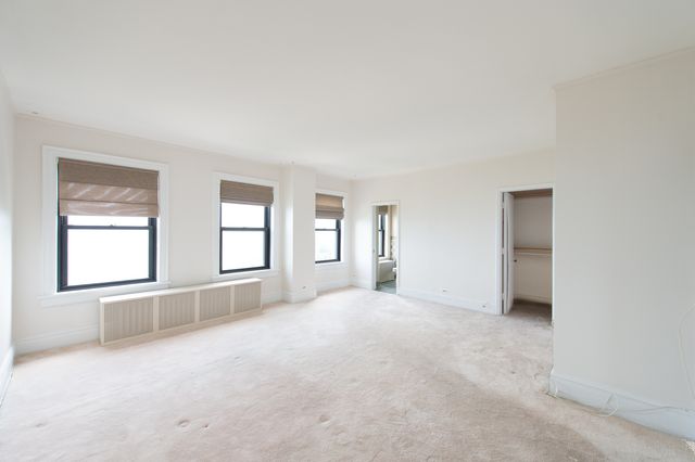 5300 S Shore Drive 111, Chicago, IL 60615