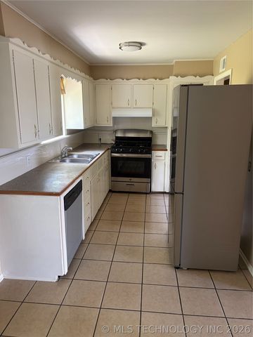 228 E Oklahoma Place, Tulsa, OK 74106