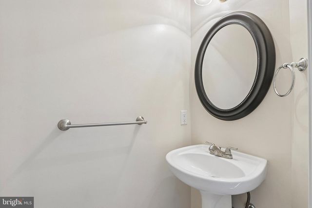 24 CLEMENS LN, Blackwood, NJ 08012