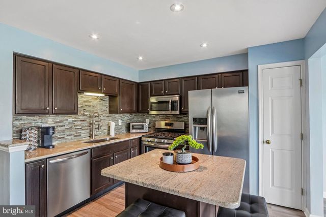24 CLEMENS LN, Blackwood, NJ 08012