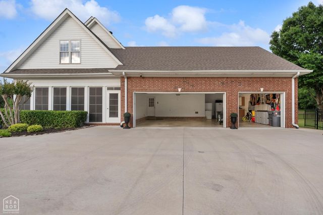 4221 Clubhouse Drive, Jonesboro, AR 72405