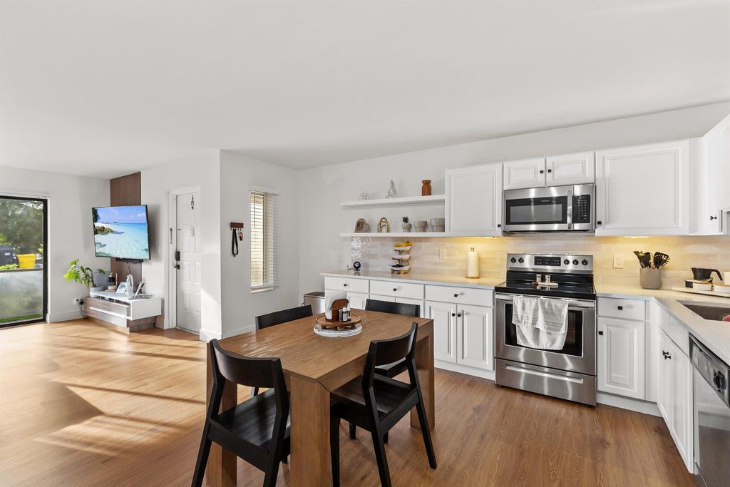 722 Sunny Pine Way D1, Greenacres, FL 33415