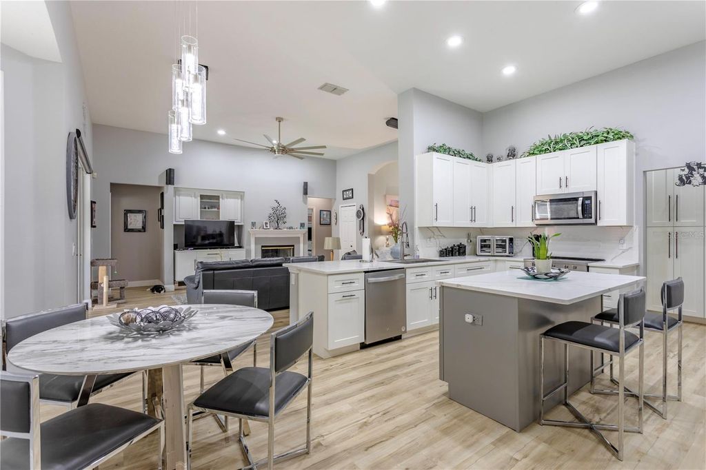 Image 16 of property listing at 1837 MORGANS MILL CIRCLE, Orlando, FL 32825