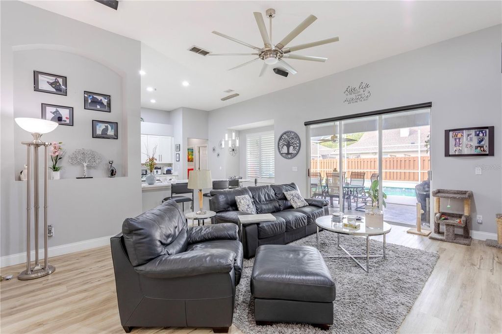 Image 6 of property listing at 1837 MORGANS MILL CIRCLE, Orlando, FL 32825