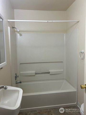 2025 46th, Longview, WA 98632
