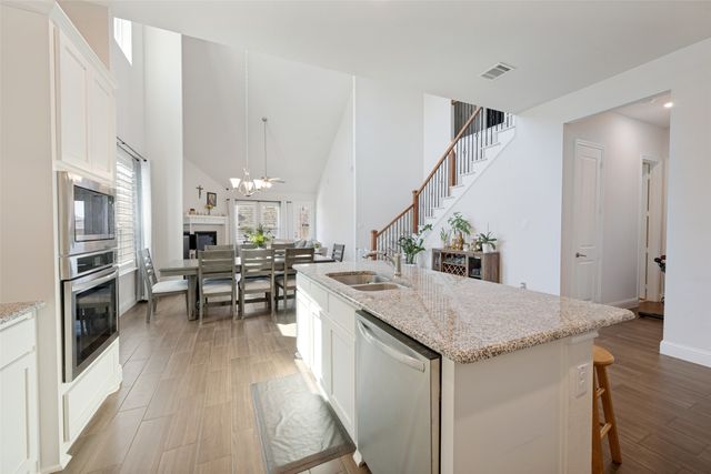 712 Matador Lane, Arlington, TX 76002