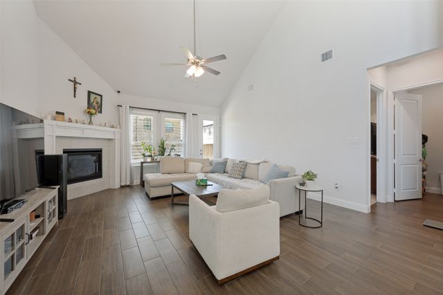 712 Matador Lane, Arlington, TX 76002