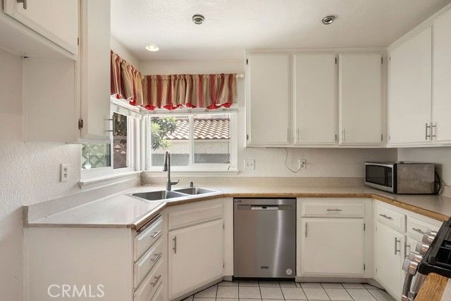 23 Willowcrest, Pomona, CA 91766