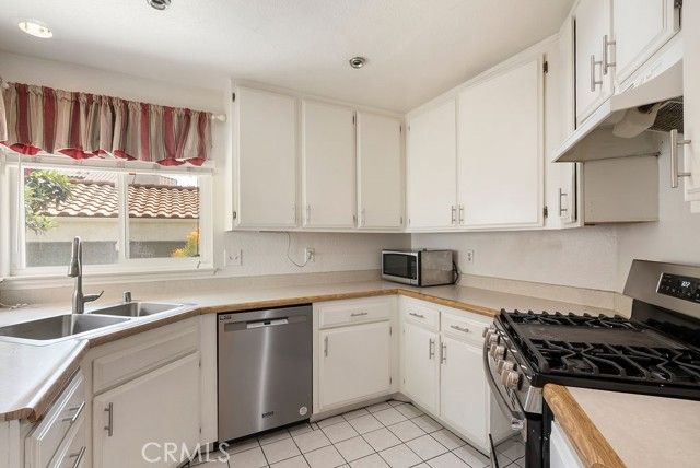 23 Willowcrest, Pomona, CA 91766