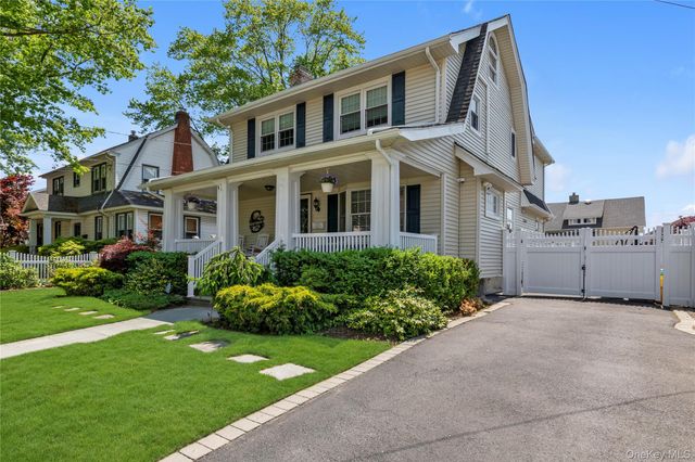 5 Lloyd Avenue, Lynbrook, NY 11563