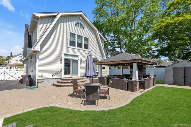 5 Lloyd Avenue, Lynbrook, NY 11563