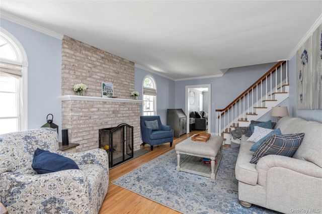 5 Lloyd Avenue, Lynbrook, NY 11563