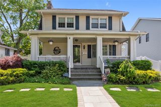 5 Lloyd Avenue, Lynbrook, NY 11563