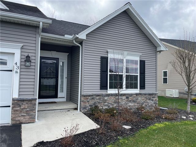 43 Spotts Cir, Riga, NY 14428
