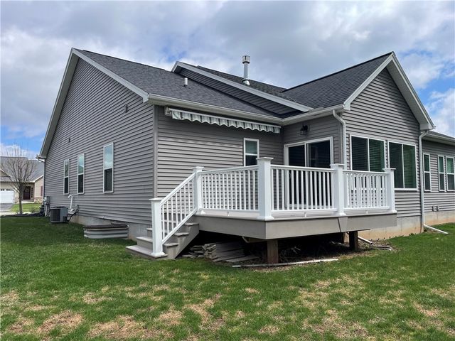 43 Spotts Cir, Riga, NY 14428