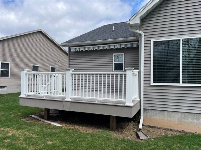 43 Spotts Cir, Riga, NY 14428