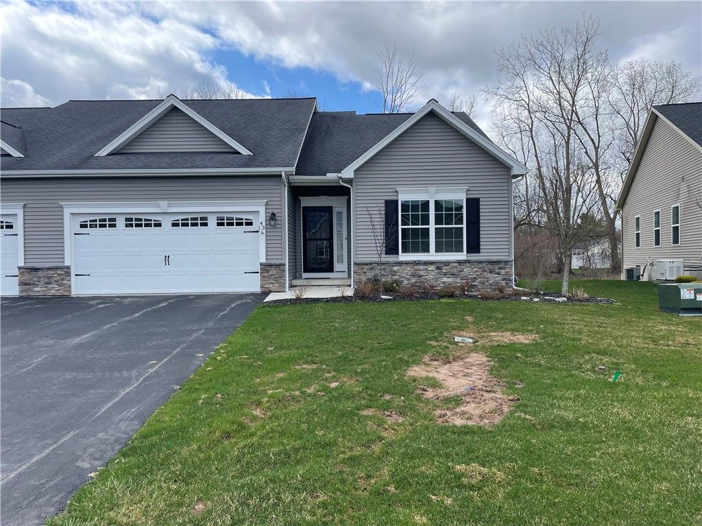 43 Spotts Cir, Riga, NY 14428