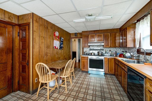 35 Sewall St, Quincy, MA 02170