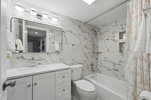 1480 Jefferson Street 202, Des Plaines, IL 60016
