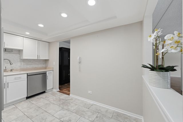 1480 Jefferson Street 202, Des Plaines, IL 60016