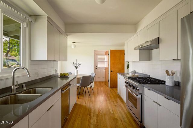 390 San Juan Place, Pasadena, CA 91107