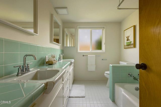 390 San Juan Place, Pasadena, CA 91107