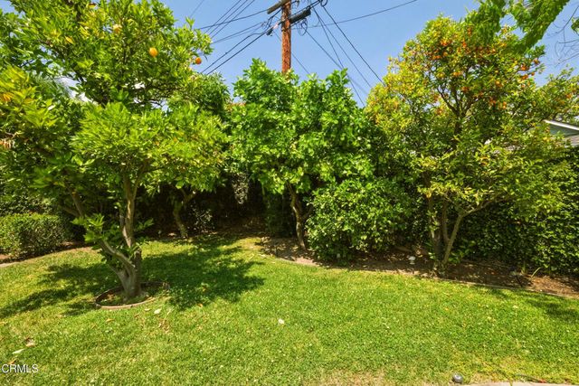 390 San Juan Place, Pasadena, CA 91107