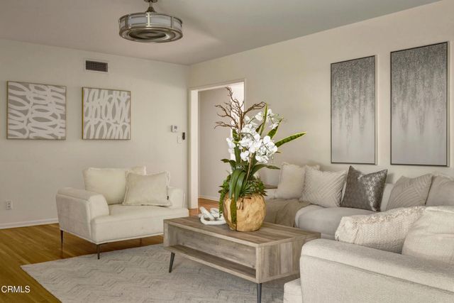 390 San Juan Place, Pasadena, CA 91107