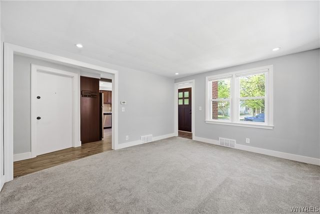 127 Chamberlin Drive, West Seneca, NY 14210