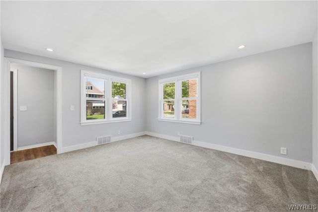127 Chamberlin Drive, West Seneca, NY 14210