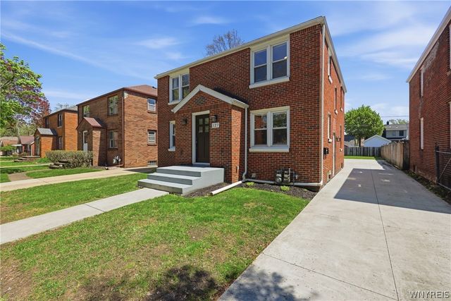 127 Chamberlin Drive, West Seneca, NY 14210